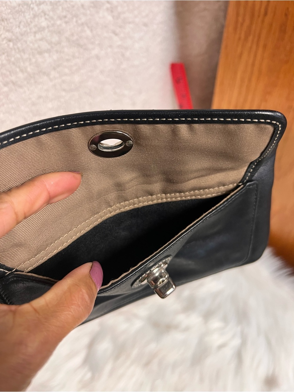 Vintage Coach Black Leather Turnlock Wristlet with Front Pocket - Picture 5 of 6